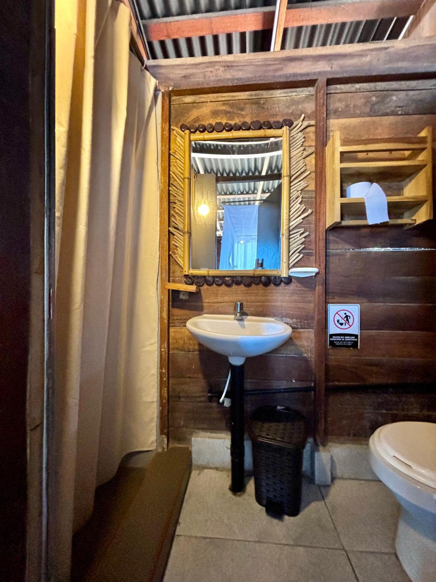Hostal Paraíso *